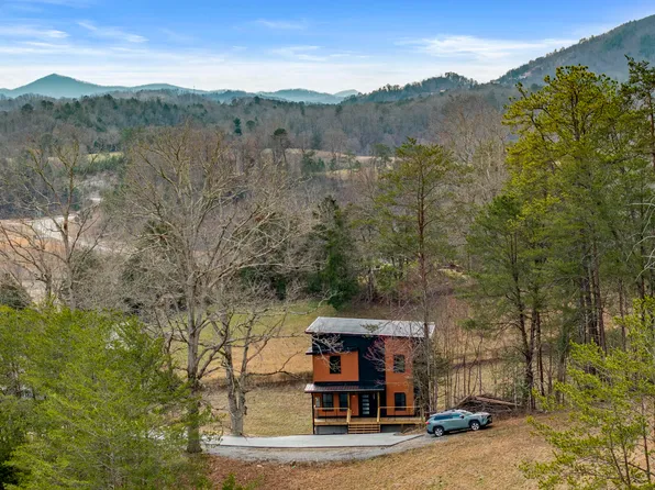 3005 Nellie Dr, Sevierville, TN 37876