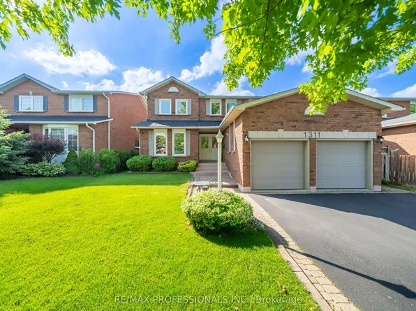 1311 Greenridge Cir, Oakville, ON L6M 2J8