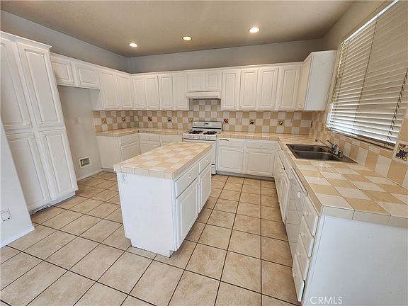 3rd image of 15752 Home Ct
