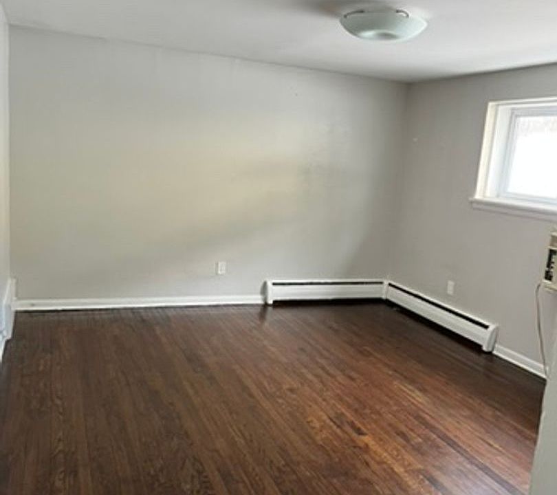1st image of 550 Whitney Ave APT 9