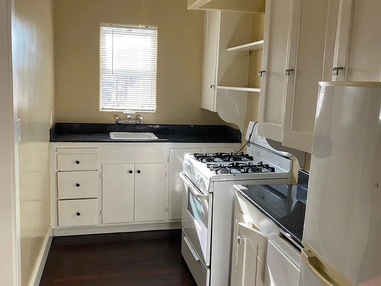 4525 Fountain Ave #105 — Photo 2