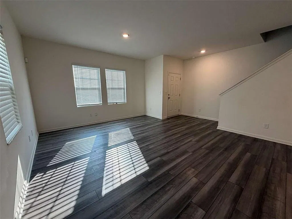 3 bed, 2.5 bath, $2,200 — Photo 4