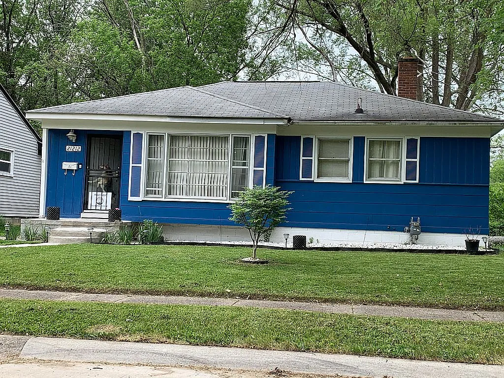 21212 Margareta St photo 1
