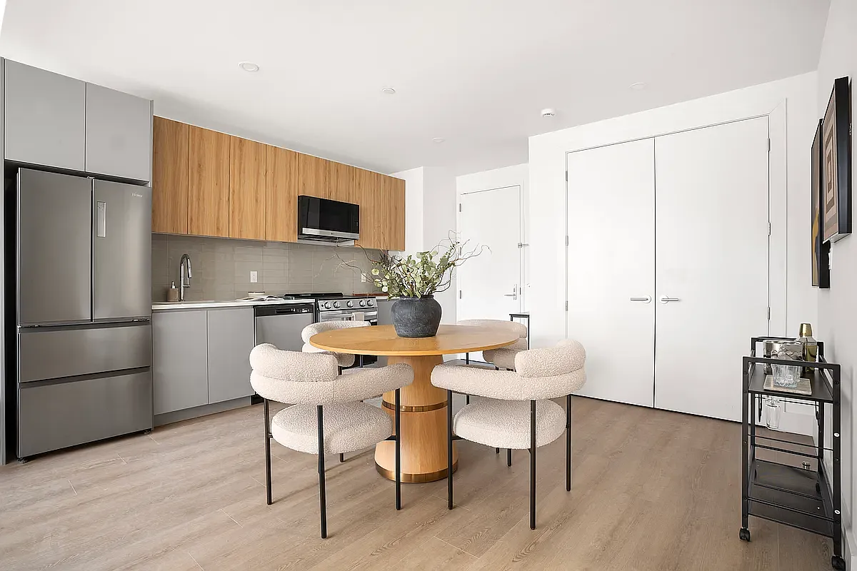 4-34 26th Avenue — Photo 3