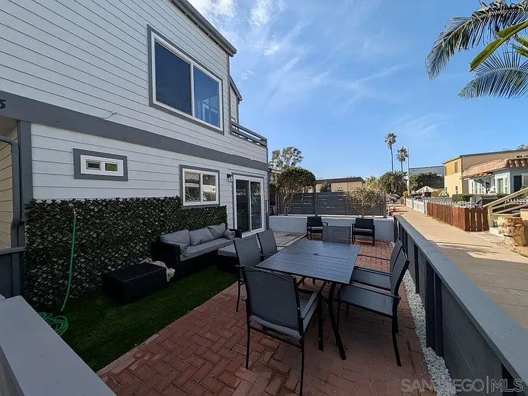 815 Isthmus Ct — Photo 29