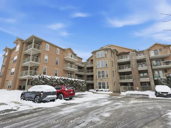 1460 Bishops Gate #203, Oakville, ON L6M 4N5