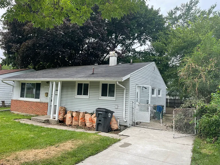 21911 Fern Ave — Photo 15