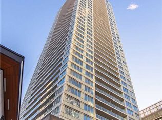 17 Bathurst St #908, Toronto, ON M5V 2N9