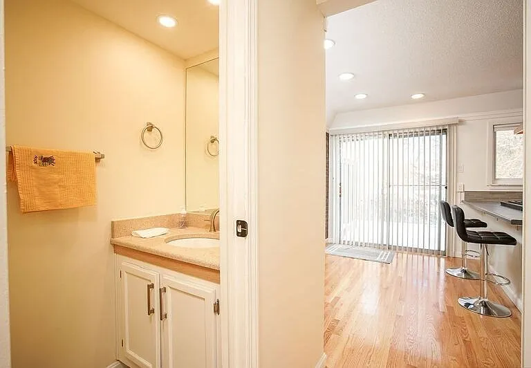 58 Williamsburg Dr #58 — Photo 3