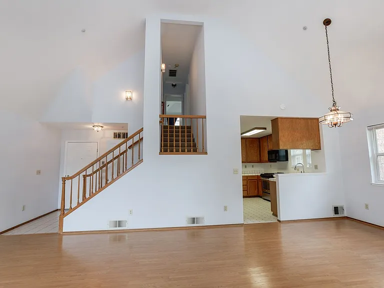 1055 Hull Ln — Photo 15