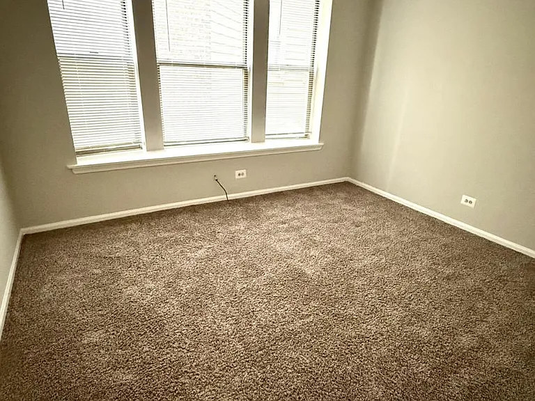 6143 S Woodlawn Ave #1 — Photo 6