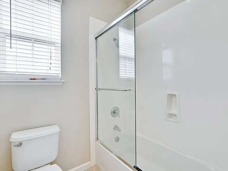 104 Alden Ct — Photo 34