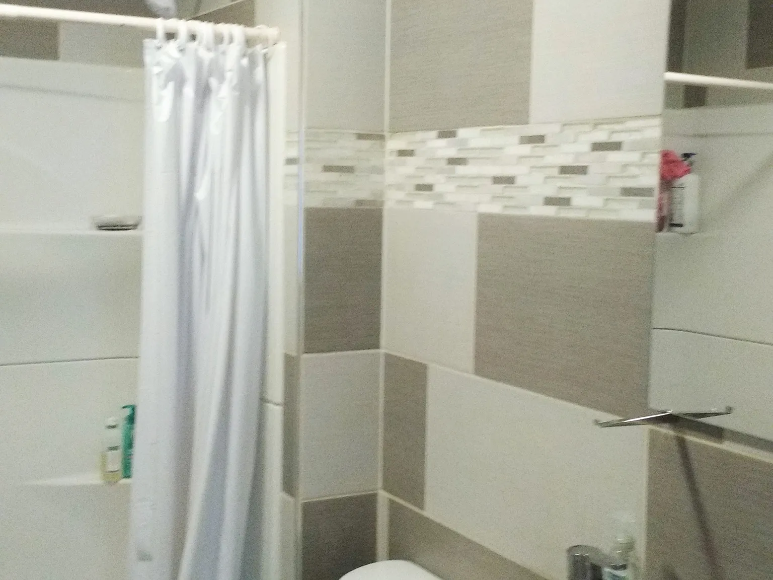 3 bed, 3200 sqft, $1,350 — Photo 4