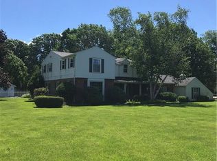 10030 Highview Ct, Clarence, NY 14031