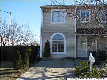 2nd image of 8 Eleanor Pl