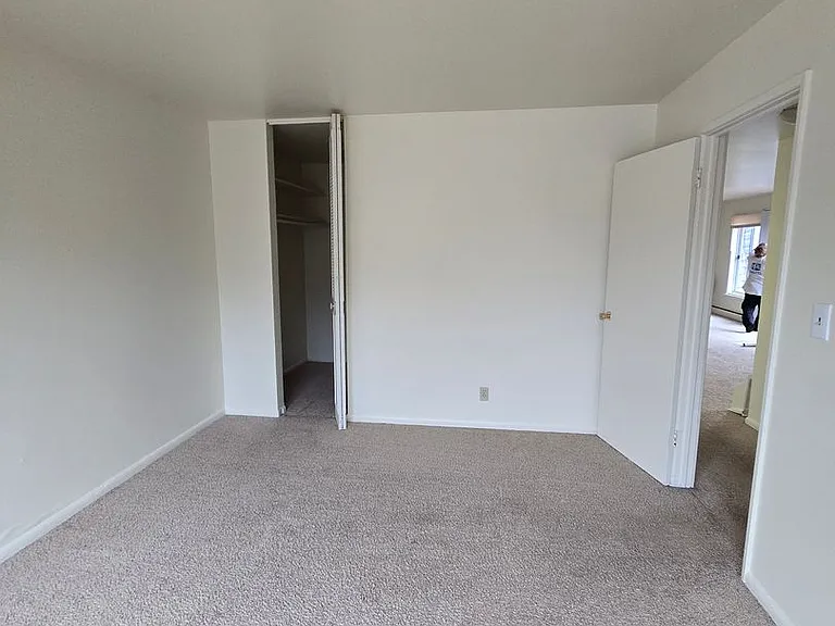 Mulford Park Apartments — Photo 8