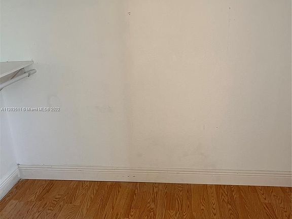 4th image of 125 Whitethorn Dr