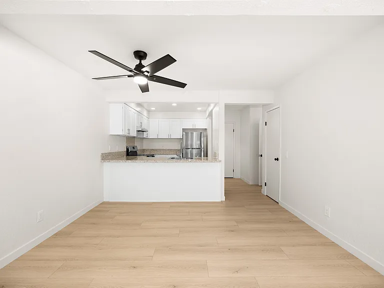 Cambridge Garden Apartments — Photo 9