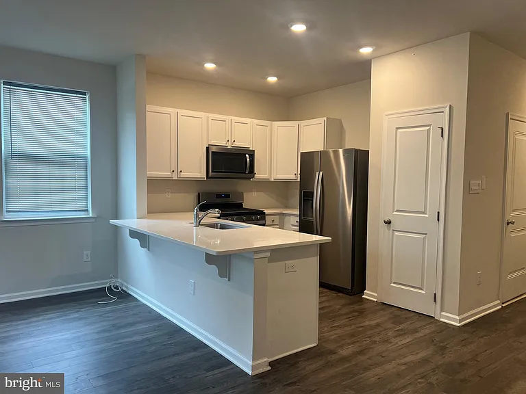 106 Sickler Ct — Photo 3