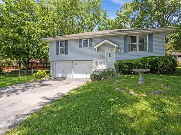18304 E Cheyenne Dr, Independence, MO 64056