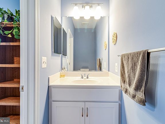 4th image of 345 Buckeye Cir
