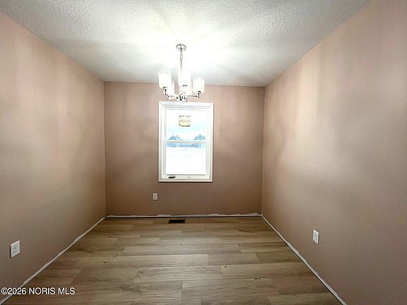 2nd image of 987 Greenbrier Rd #139