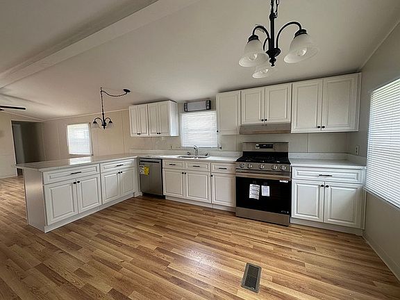 3rd image of 5780 Pfeiffer Cir