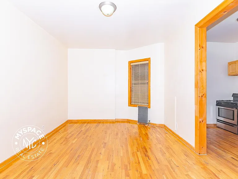126 Graham Ave #2B — Photo 2