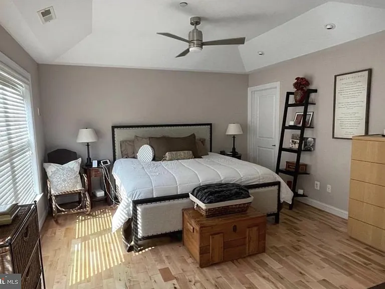 202 Cobblestone Dr — Photo 9