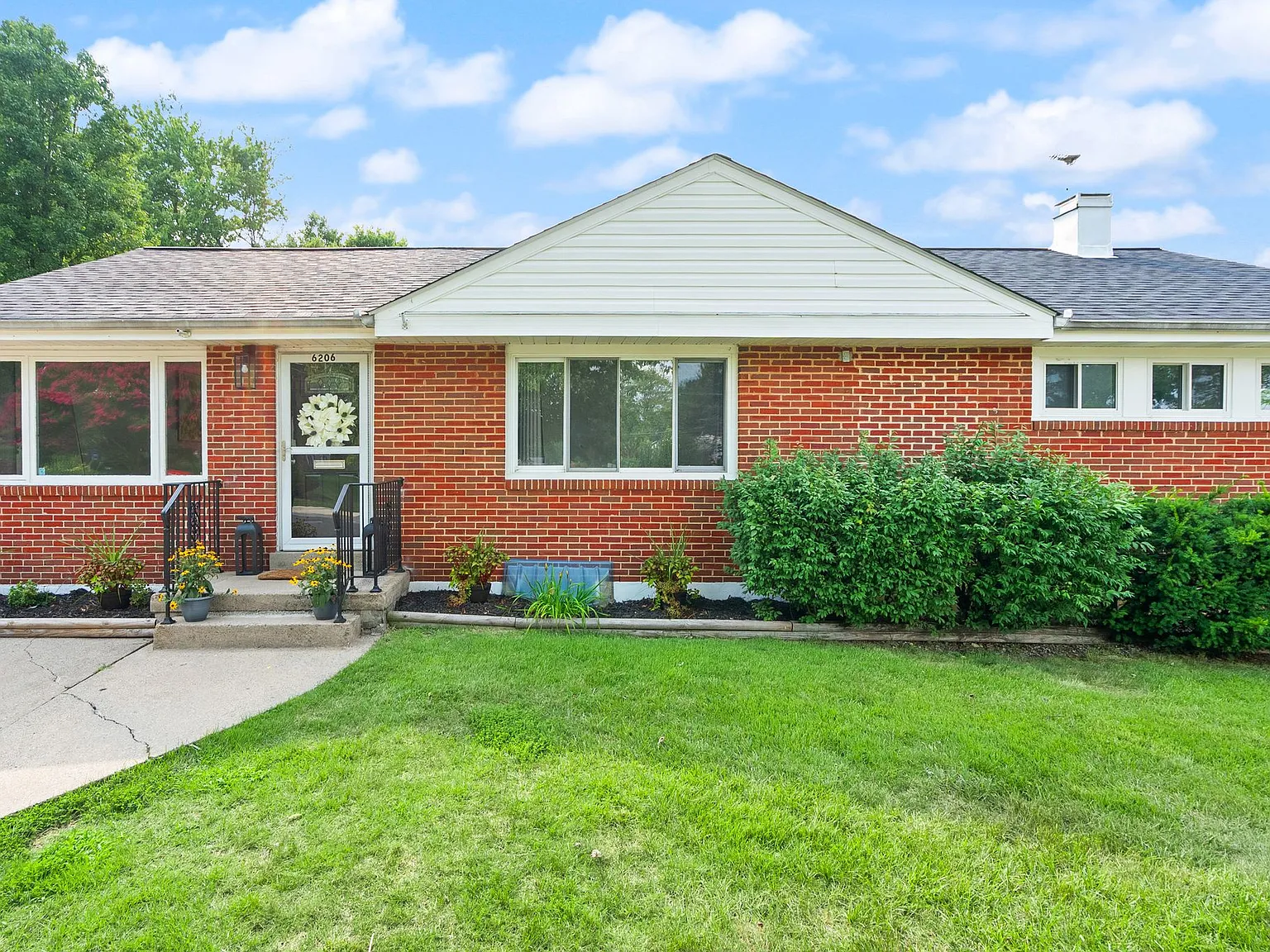 4 bed, 2233 sqft, $3,950 — Photo 1