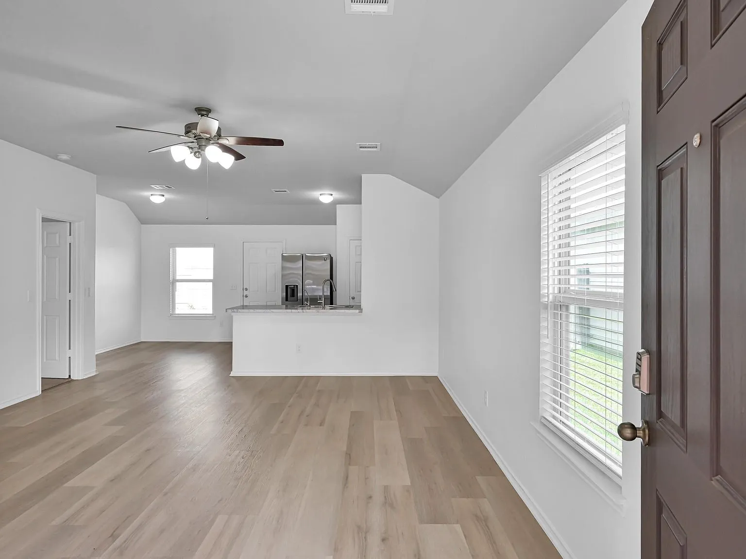 3 bed, 2.0 bath, 1361 sqft, $1,850 — Photo 3