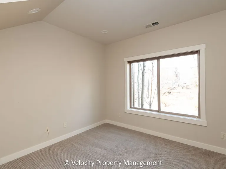 600 SW Otter Way — Photo 18