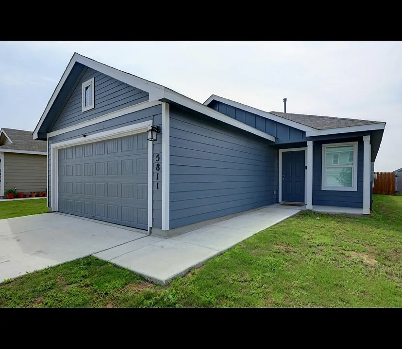 5811 Antonio Pl
