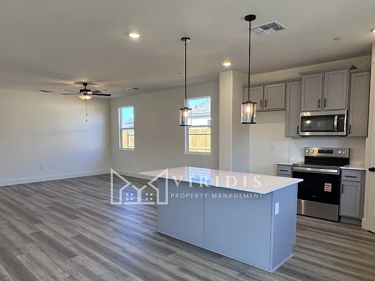 7408 Brenner Pass Way — Photo 2