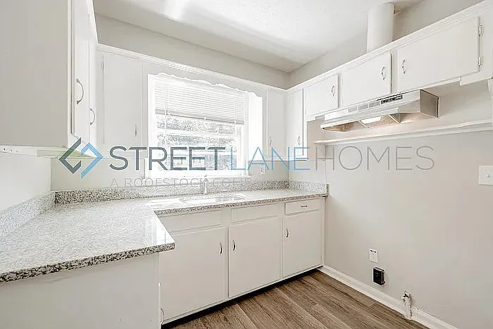 jpg - 4039 Bowman St