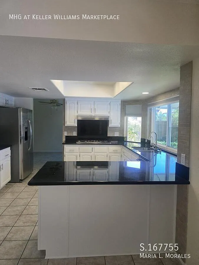4 bed, 2.5 bath, 2180 sqft, $3,300 — Photo 3