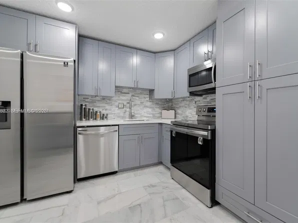3161 S Ocean Dr, Hallandale, FL