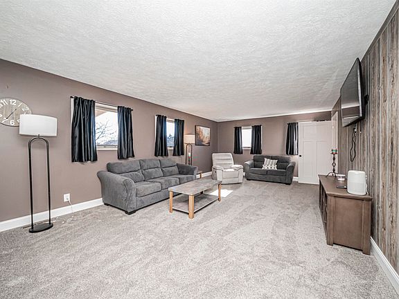 4th image of 3416 Tree Ln
