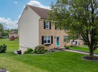 2614 Northfield Dr, East Petersburg, PA 17520