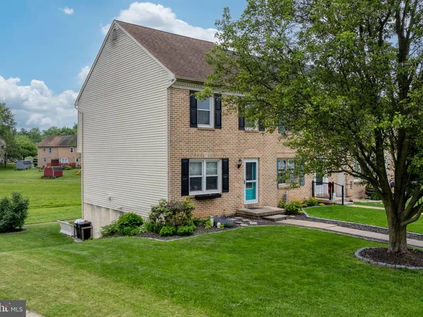 2614 Northfield Dr, East Petersburg, PA 17520