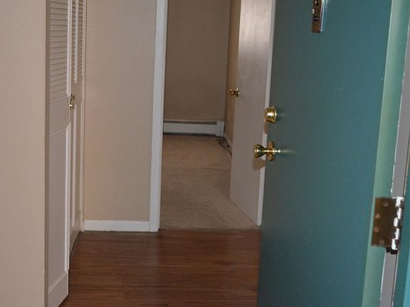 5th image of 100 Willow Ln APT 105