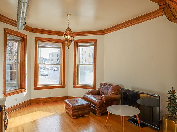2nd image of 1000 N Richmond St APT 1