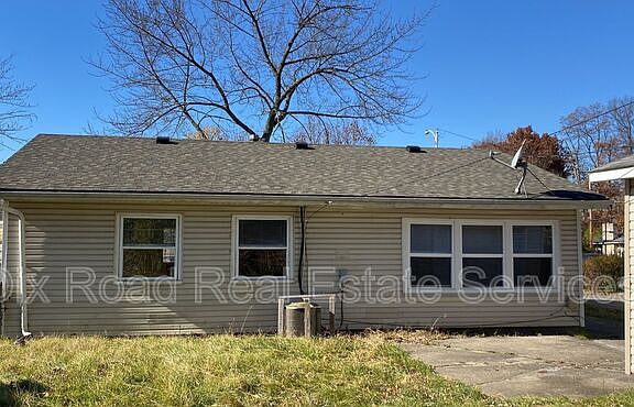 3rd image of 2102 Piccadilly Ave
