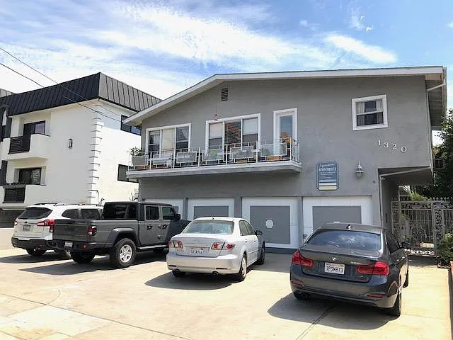 1320 N Martel Ave #7 — Photo 15