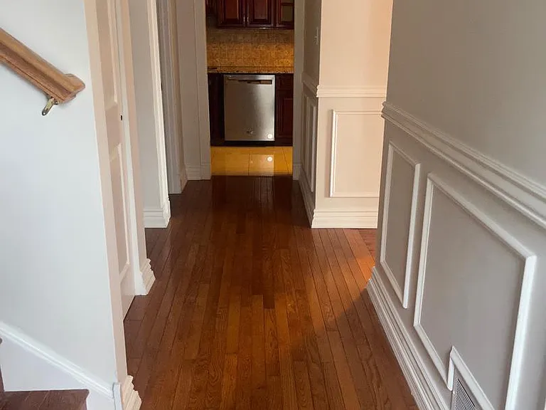 105 Montrose Ave #105 — Photo 3