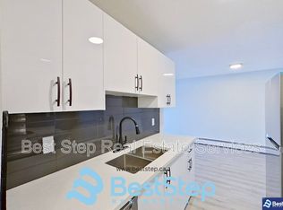 10837 117th St NW #203, Edmonton, AB T5H 3N4