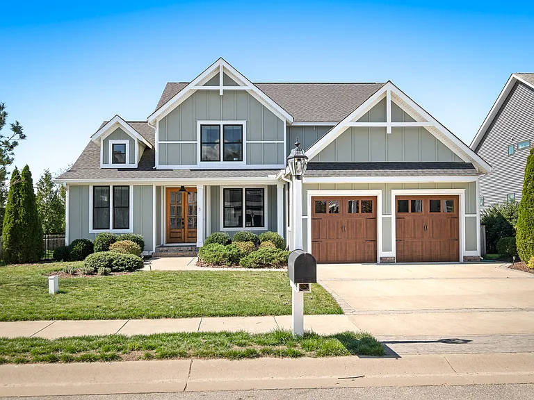 3718 Graythorne Dr — Photo 1