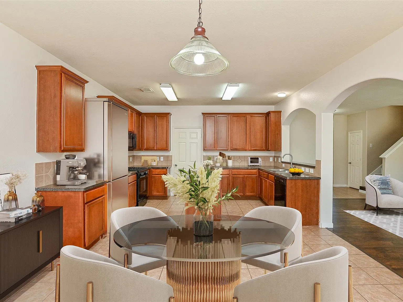 4 bed, 2.5 bath, 2460 sqft, $2,099 — Photo 4