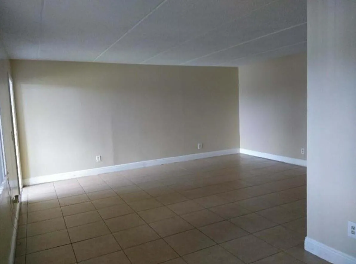 2 bed, 2.0 bath, 909 sqft, $1,900 — Photo 3