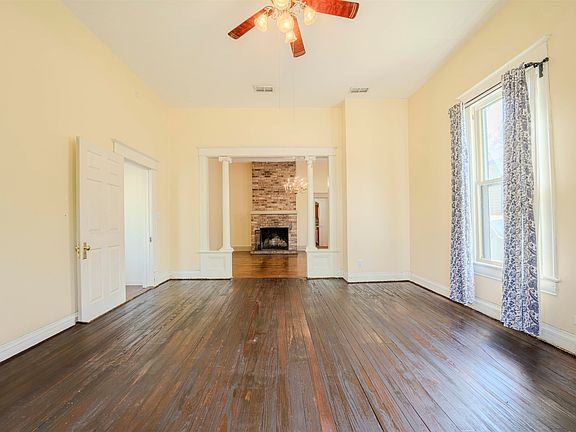 4th image of 1306 E Fannin St